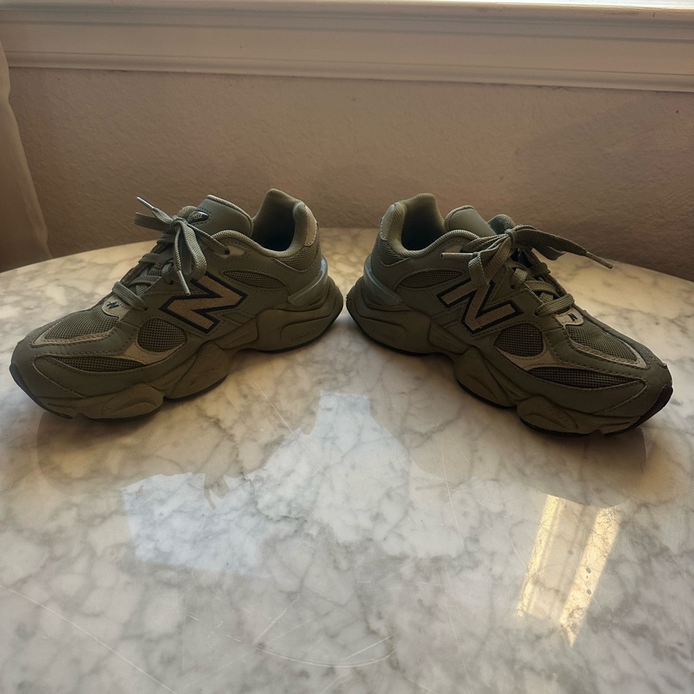 New Balance Olive Green 9060 Athletic Shoes Size 3 (35 EU) - Picture 4 of 8